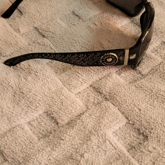 Sunglasses - Picture 3 of 5